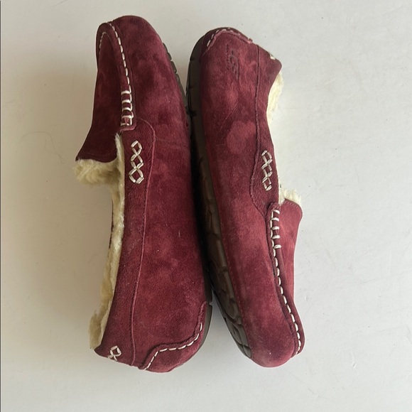 UGG Burgundy Suede Moccasins with‎ Cream Lining - Picture 10 of 10